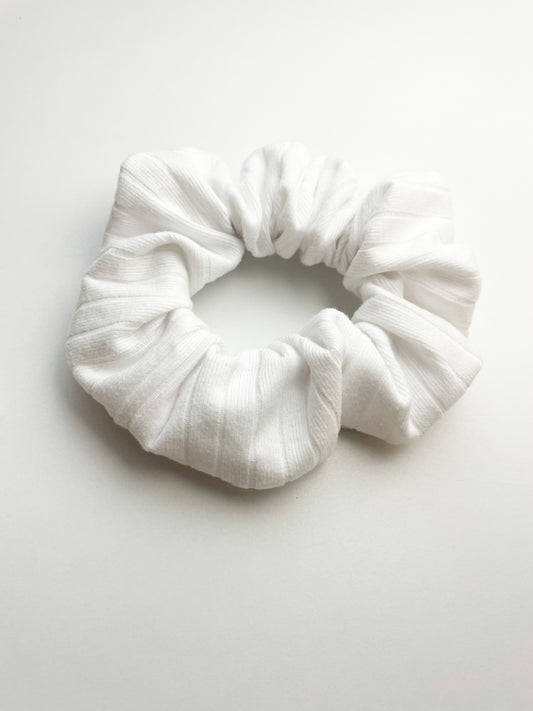 White ribbed scrunchie